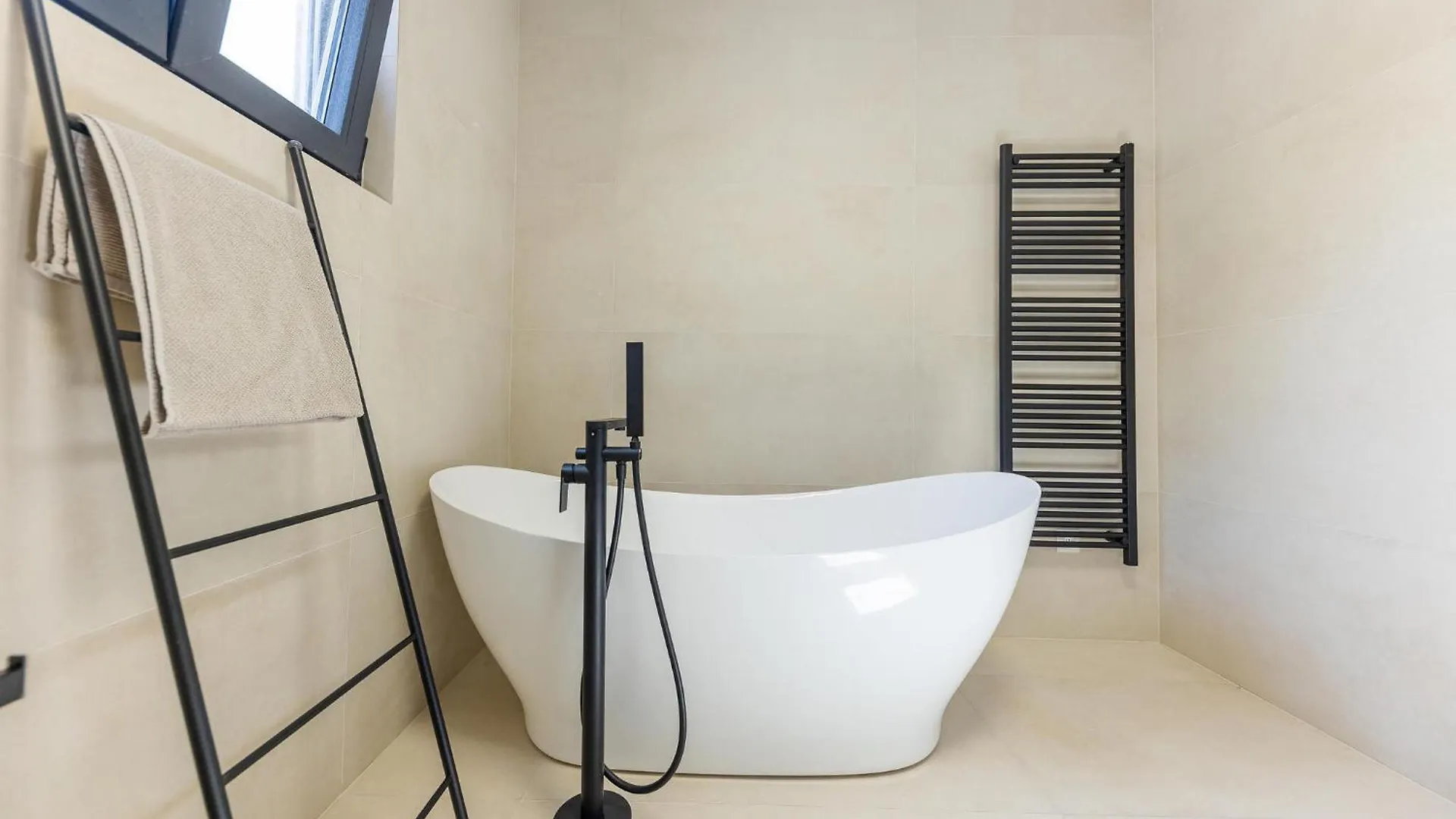 Hébergement de vacances Awesome Home In Kastel Stari With Kitchen