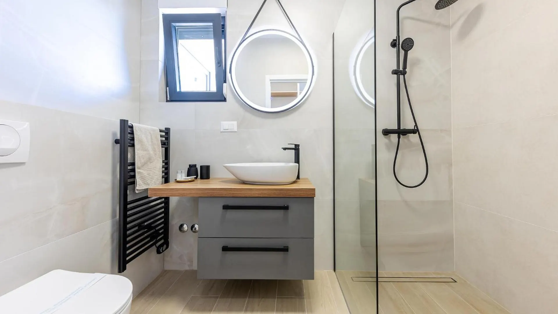 Awesome Home In Kastel Stari With Kitchen Hébergement de vacances